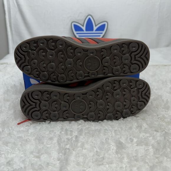 Athletic_Shoes